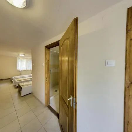 Bed & Breakfast Motel, Vigado Csarda *
