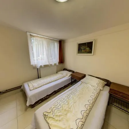 Bed & Breakfast Motel, Vigado Csarda