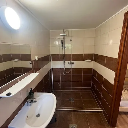 Motel, Vigado Csarda